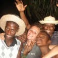 Mémé attaque Haïti Connaissez-vous Mémé, cette femme qui boit et respire l’air d’Haïti? Mémé, c’est Marie Larocque, une mère de cinq enfants qui a quitté...