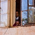 La Tanzanie des sourires Le chaud soleil de Tanzanie nous brûle la tête. L’atmosphère de Karatu est lourd, l’air frais se faisant rare. Notre trio s’avance...