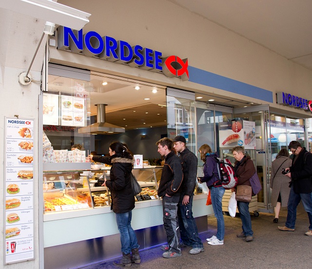 On fait la queue pour un sandwich à emporter par Jennifer D.D.