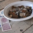 Idée déco pour pièces de monnaie en trop Mais quelle idée géniale! En fouillant sur Pinterest, je suis tombée sur une idée très originale pour ceux qui, comme moi, ne...
