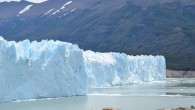 El Calafate, Patagonie. La fin du monde ne peut pas arriver maintenant Un village comme on en voit souvent près des stations de ski. Sauf qu’il n’y a pas de ski. Il tombe en...