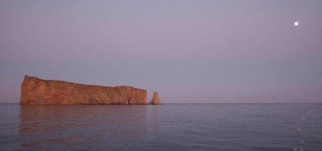 Le rocher Percé perd de la roche Cette semaine en Gaspésie, l&rsquo;érosion est venue chatouiller le rocher Percé un peu plus fort...