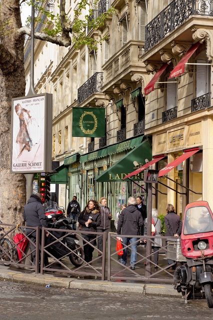 Boutique La Durée Place de La Madeleine par Jennifer D.D.