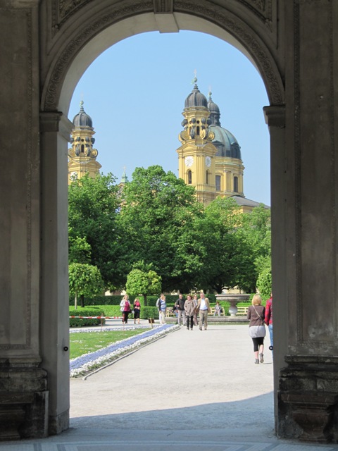 Theatinerkirche vue du Hofgarten Munich Allemagne