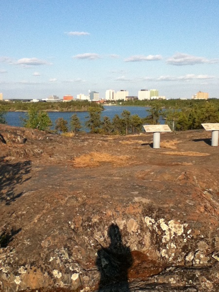 Le centre-ville de Yellowknife en été