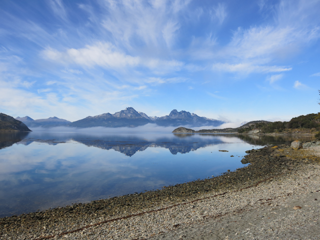 Reflets sur l'eau dans le parc Tierra del Fuego à Ushuaia