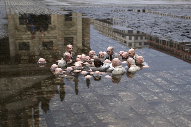 Cement Eclipses (Éclipses de ciment) – Isaac Cordal art de rue Berlin 