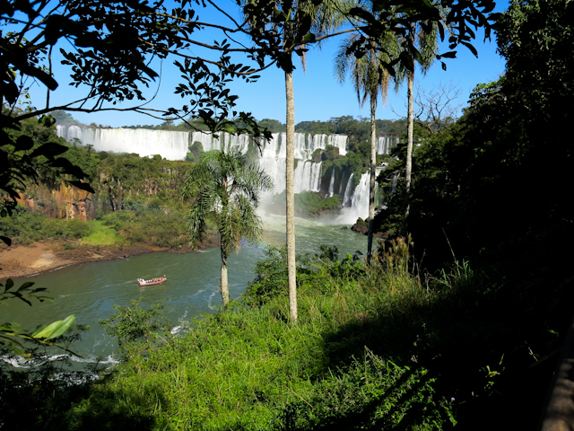 Première vue des Chutes d'Iguazu en Argentine