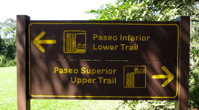 Deux sentiers (supérieur et inférieur) aux chutes d'Iguazu en Argentine