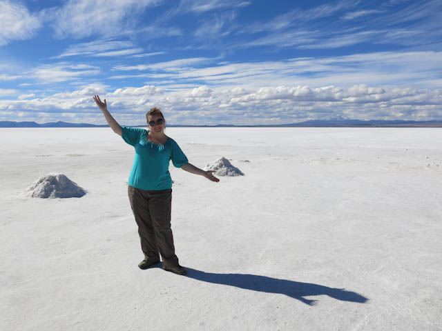 Jen dans le Salar d'Uyuni en Bolivie