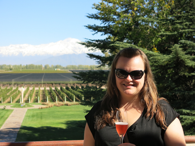 Jennifer dans les vignobles de Mendoza, Argentine