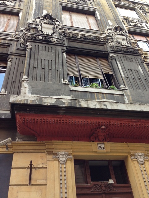 Un aperçu des façades délabrées mais si belles de Budapest