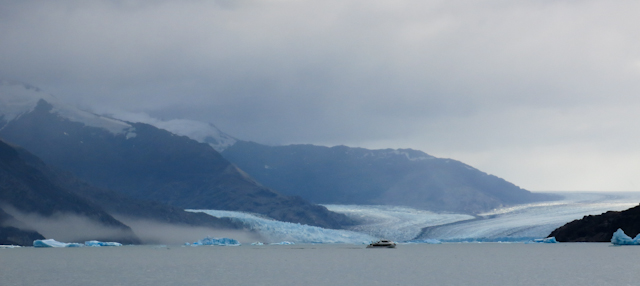 Glacier au loin - Cruceros MarPatag - El Calafate, Argentine