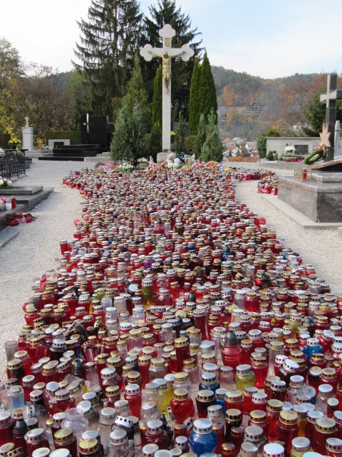 Lampions de la Toussaint - Cimetière de Samobor, Croatie