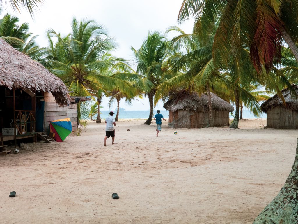 Jouer à Robinson Crusoé sur mon île déserte au Panama