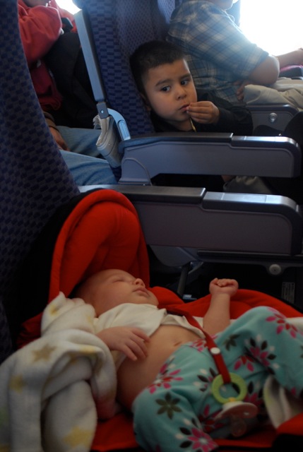 Prendre l'avion avec un enfant de 2 ans – ChouxRoses