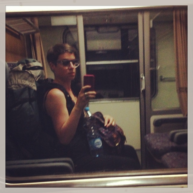 Voyageuse (moi) dans le train en Tchéquie