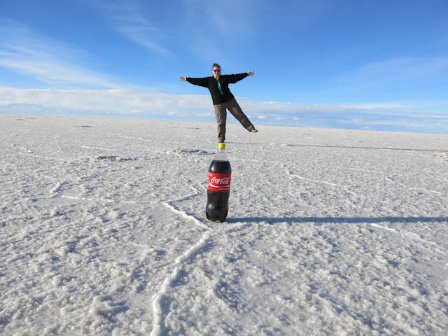 En équilibre - Désert de sel - Salar d'Uyuni, Bolivie