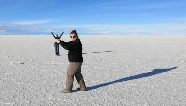 J'attrape Marie - Désert de sel - Salar d'Uyuni, Bolivie