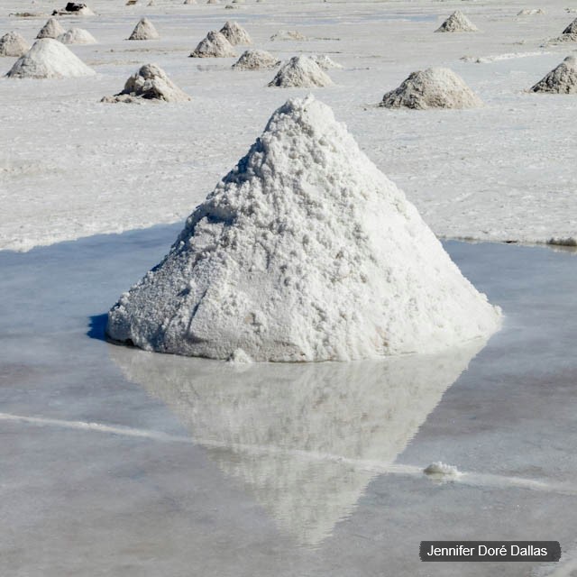 Petite pyramide - Désert de sel - Salar d'Uyuni, Bolivie