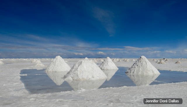 Ramassage du sel - Désert de sel - Salar d'Uyuni, Bolivie