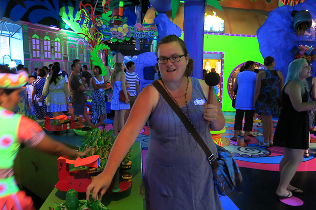 Jen s'amuse au Fantasea Phuket