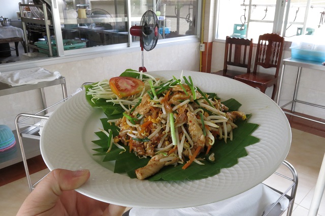 Le pad thai classique - Apple & Noi - Kanchanaburi, Thailande