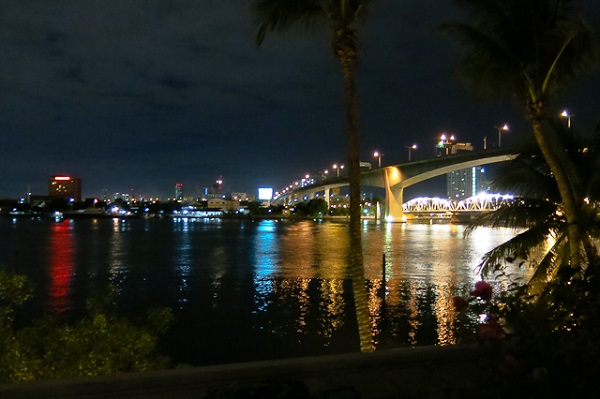 Vue de nuit de la chambre - Anantara Riverside - Bangkok, Thailande