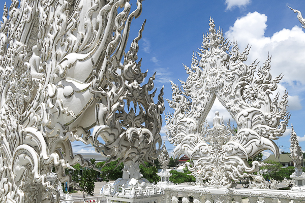 Détails de la passerelle du Temple Blanc (White Temple) - Chiang Rai, Thaïlande