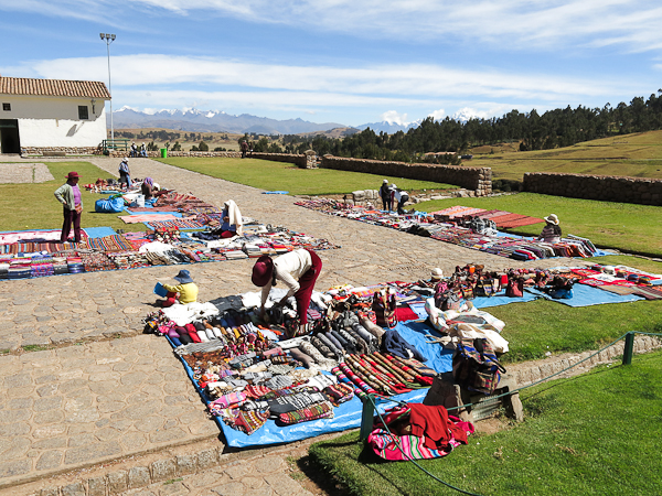 Marché aux puces de lainages en tous genre - Vallée sacrée - Pérou