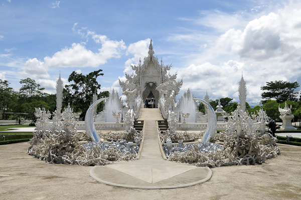 Parfaite symétrie au Temple Blanc (White Temple) - Chiang Rai, Thaïlande