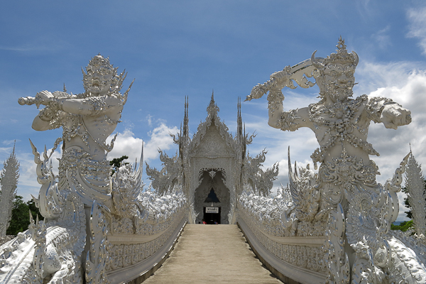 Passerelle d'accès au Temple Blanc (White Temple) - Chiang Rai, Thaïlande