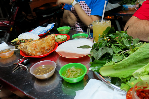 Typique, la verdure en vrac sur la table - Back of the bike tours - Ho Chi Minh - Saigon, Vietnam