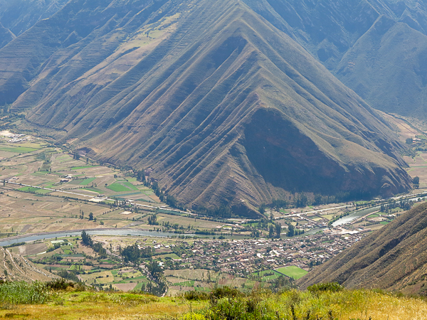 Village au loin - Vallée sacrée - Pérou