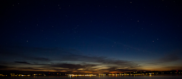À la nuit tombée, vue de l'Auberge des Îles, Kamouraska