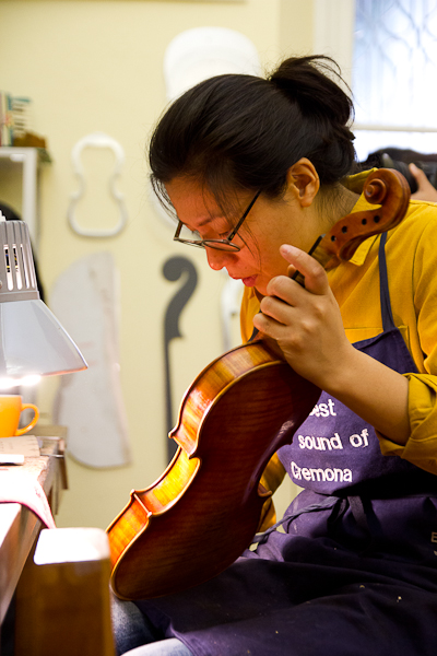 En pleine création - Edgar Russ Luthier - Cremona, Lombardie, Italie