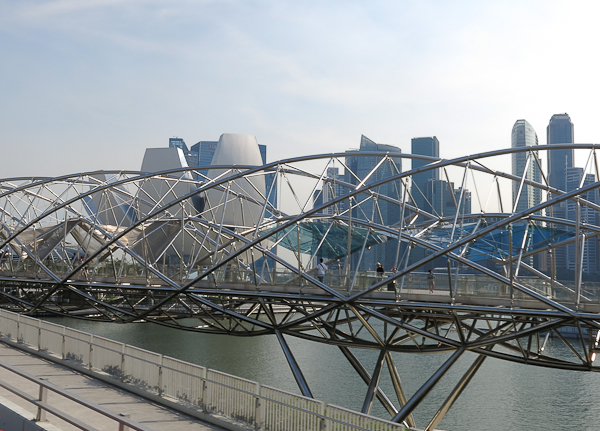 Pont Helix près de l'Esplanade - Singapour