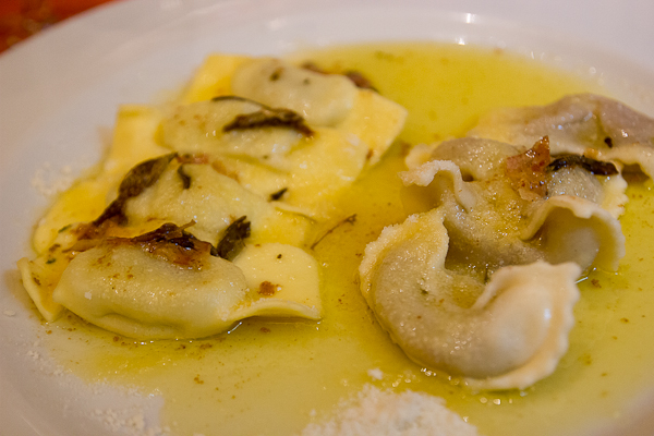 Scarpinocc et casoncelli, pâtes typiques de Bergamo - Lombardie, Italie