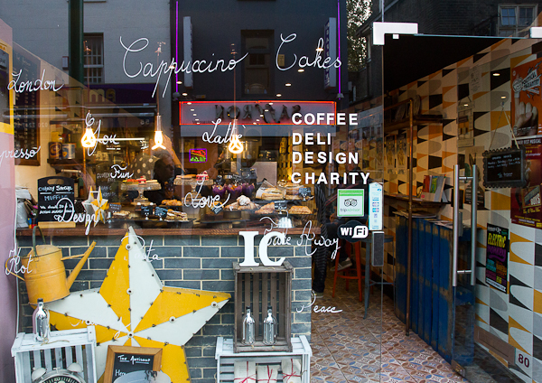 Café sur Brick Lane, Shoreditch, Londres, Royaume-Uni