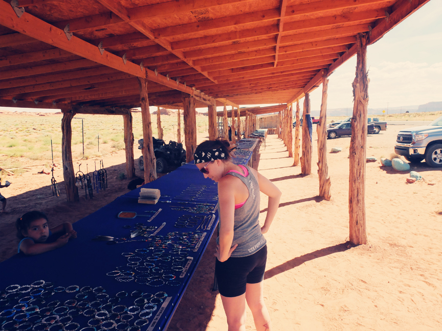 Marché en bordure de la route dans la réserve de Navajo en Arizona