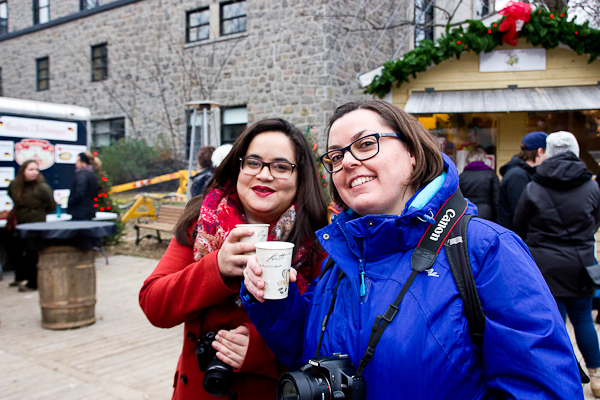 Anne et Mathilde avec leur vin chaud - Marché de Noel de L'Assomption - Lanaudière