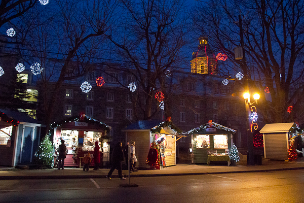 Le long du trottoir - Marché de Noel de L'Assomption - Lanaudière