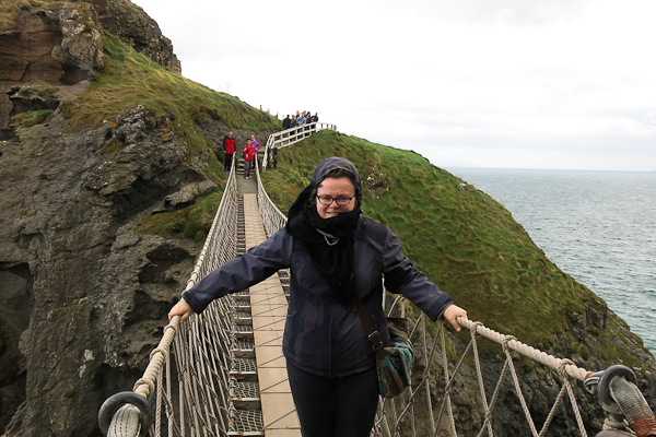 Jennifer - Carrick-a-Rede bridge - Irlande