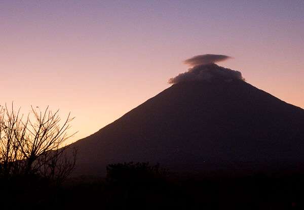 Coucher de soleil sur le volcan Concepcion vu de El Encanto, Ometepe, Nicaragua