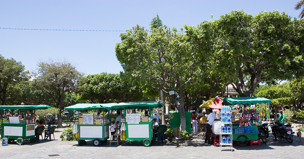 Kiosques de street food au parque central, Granada, Nicaragua