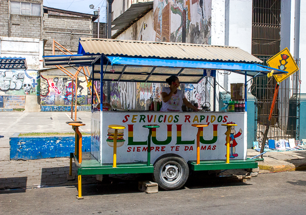 Les kiosques de nourriture sont légion à Leon, Nicaragua