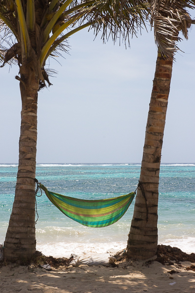 Spot parfait pour une siesta devant la mer - Little Corn Island, Nicaragua