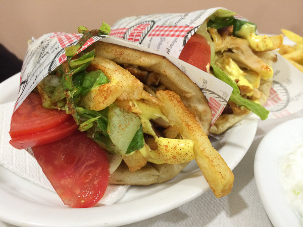 gyro (sandwich) avec frites