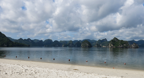 Plage de la baie d'Halong, Vietnam