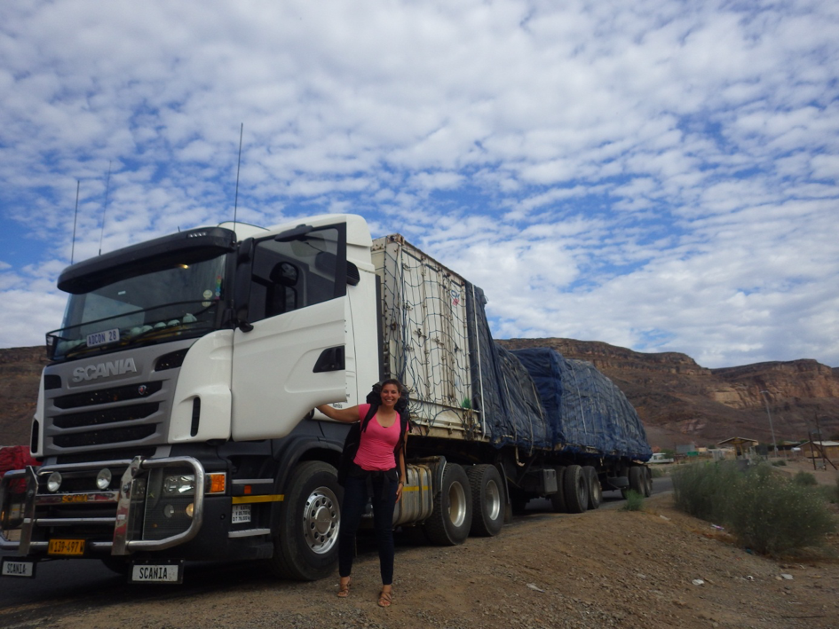 Andréanne en Afrique avec gros camion